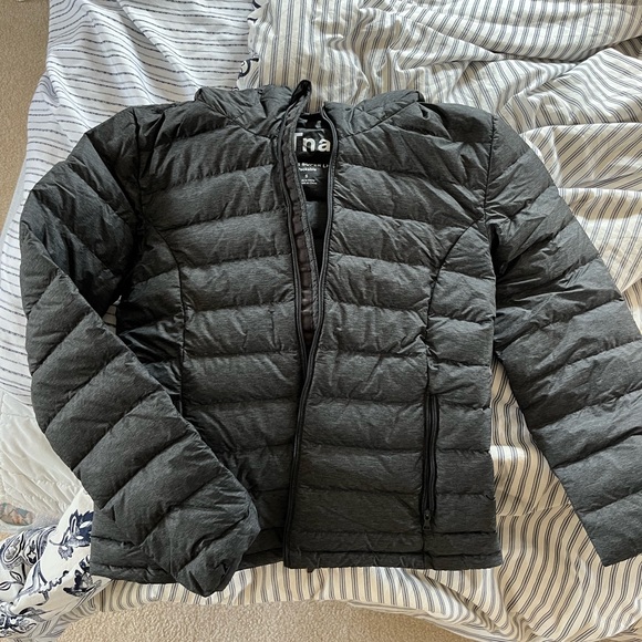 TNA Aritzia Botanie Little Puff Puffer Jacket Coat Light Grey - Picture 4 of 5